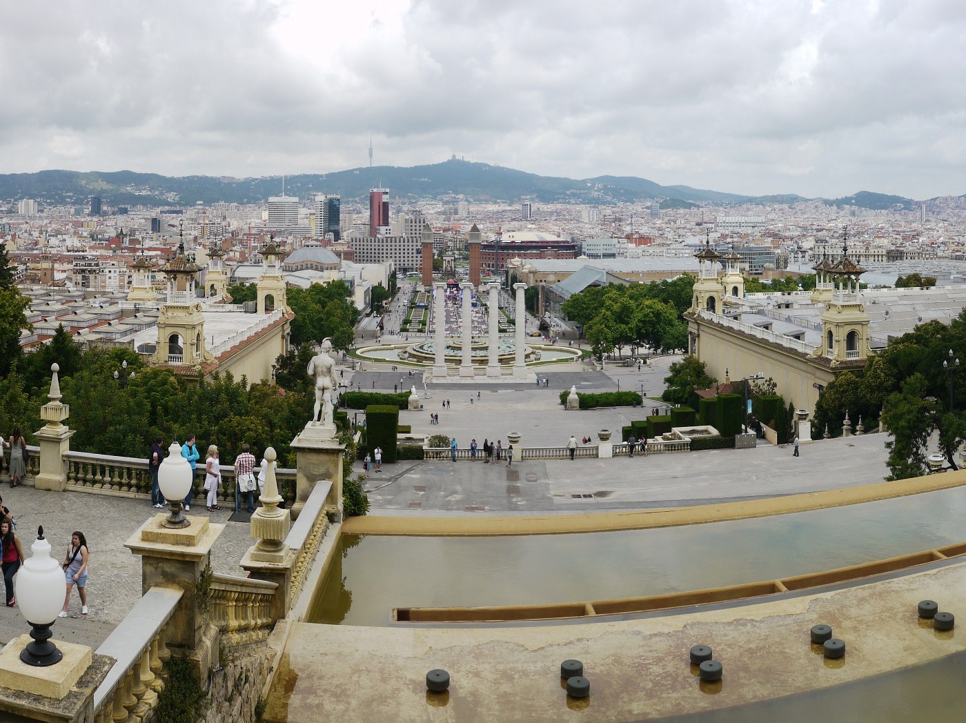 Click image for larger version. 

Name:	2011_0611 051A      Av. de la Reina Maria Cristina, Barcelona panorama.jpg 
Views:	260 
Size:	402.0  
ID:	62189